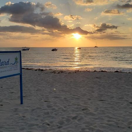 Yard Beach House Негрил Екстер'єр фото