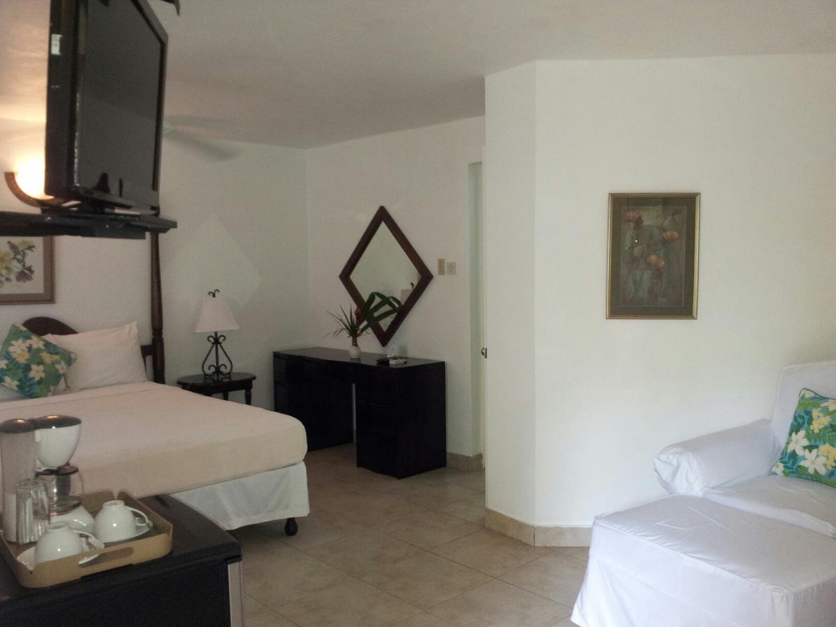 Yard Beach House Негрил Екстер'єр фото